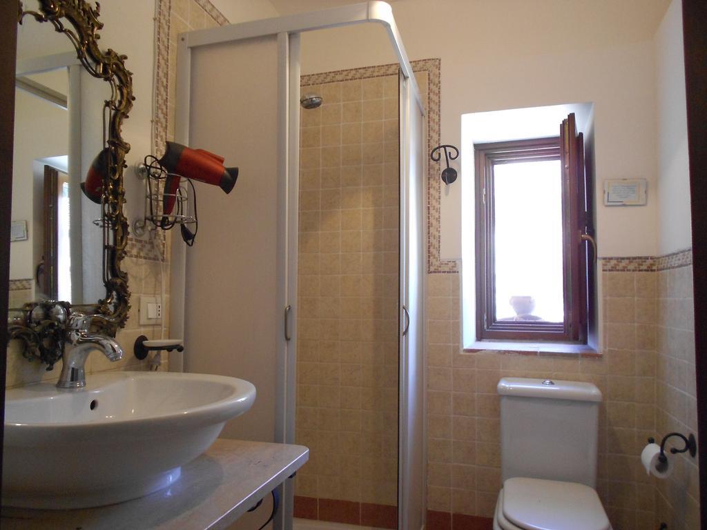 Contea Di Wagner Hotel Ramacca Quarto foto