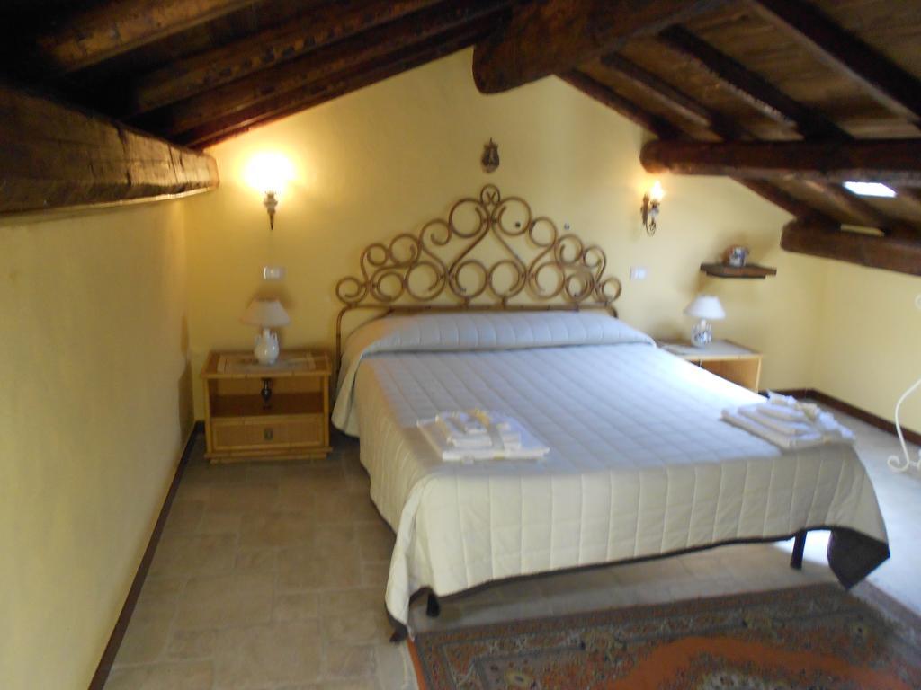 Contea Di Wagner Hotel Ramacca Quarto foto